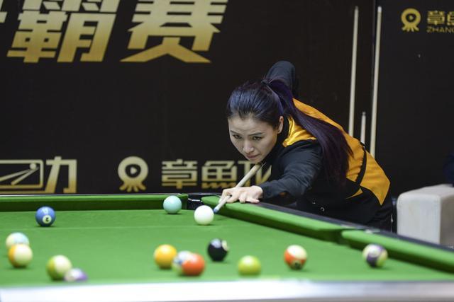 一人连挖 一人连挖