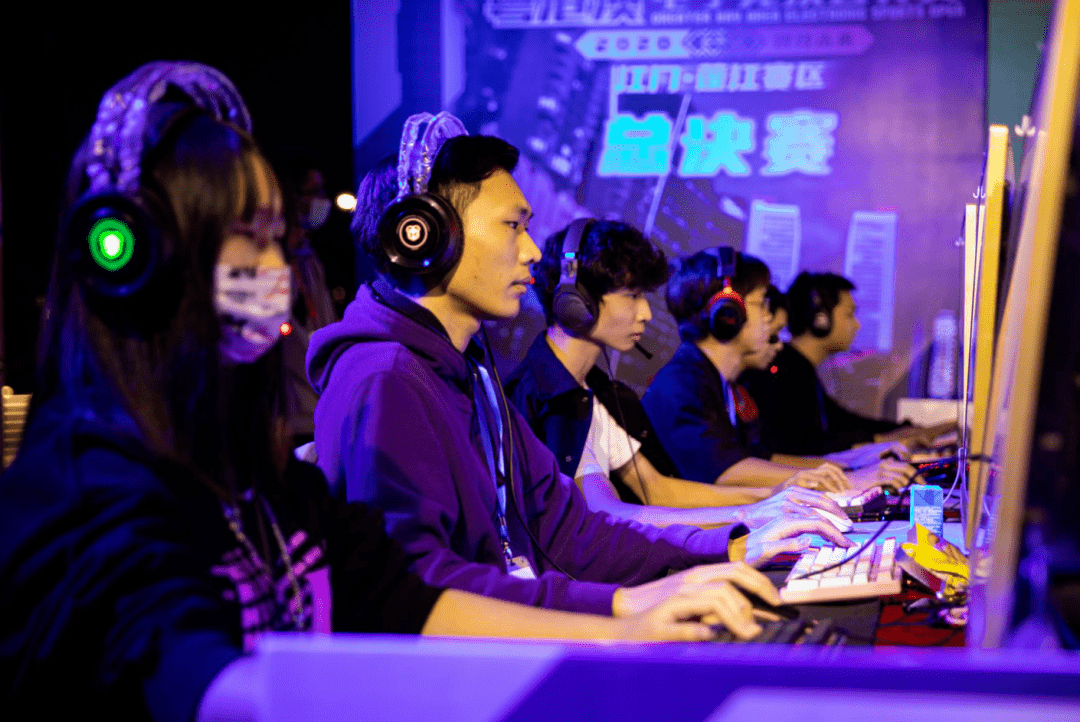 多端互通趋 多端互通趋